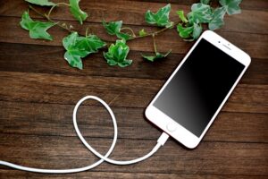 iPhoneの壁紙をダークにして落ち着いた印象にする方法