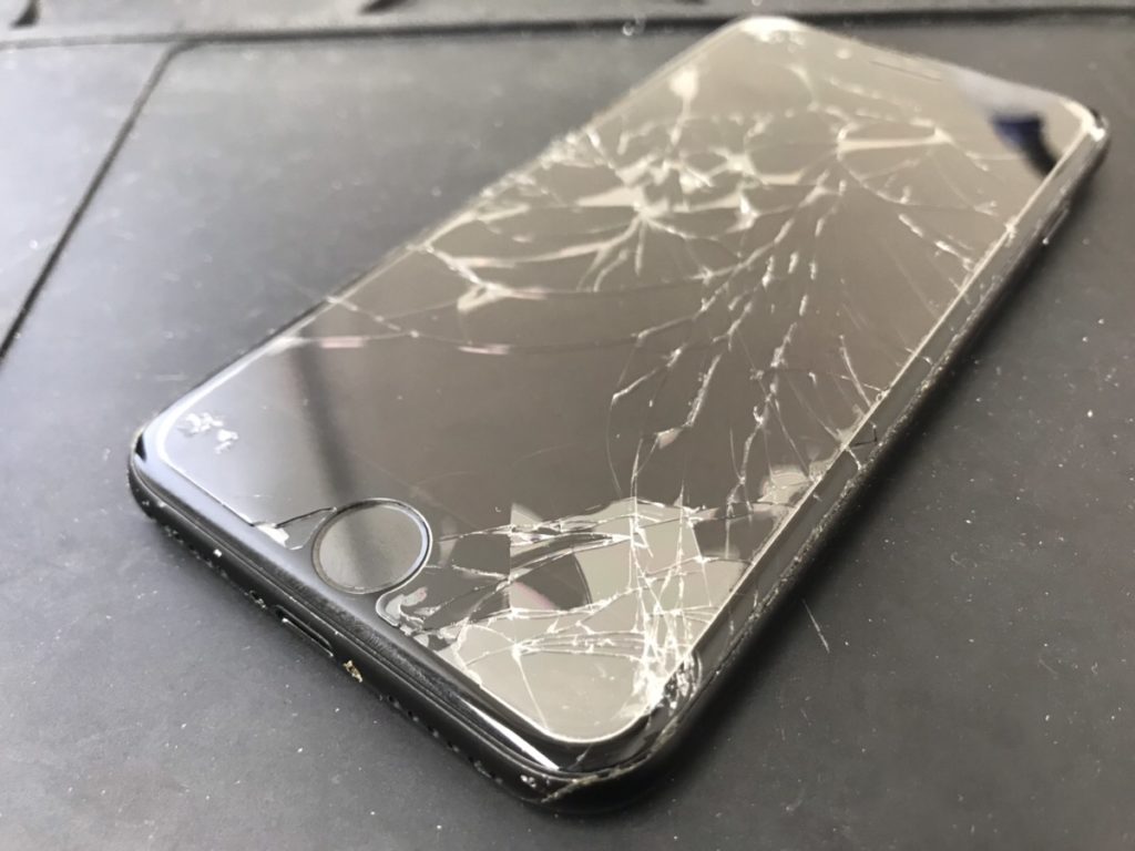 消毒強化中 バキバキに割れたiphone7plusの画面も即日で修理します Iphone修理専門店 モバイル修理 Jp