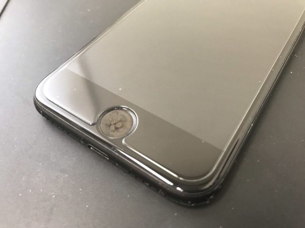 Iphone7 ホームボタン周辺のガラスが割れて内部が剥き出し状態