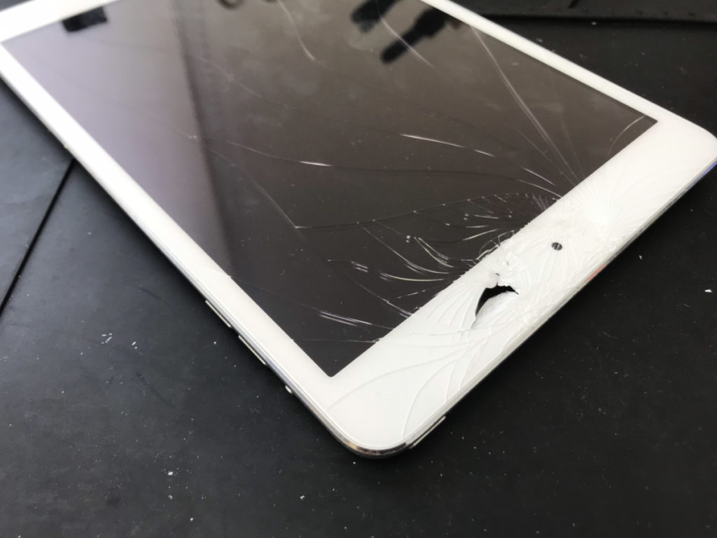 画面が大きいipadのヒビ割れも交換完了 Iphone修理専門店 モバイル修理 Jp