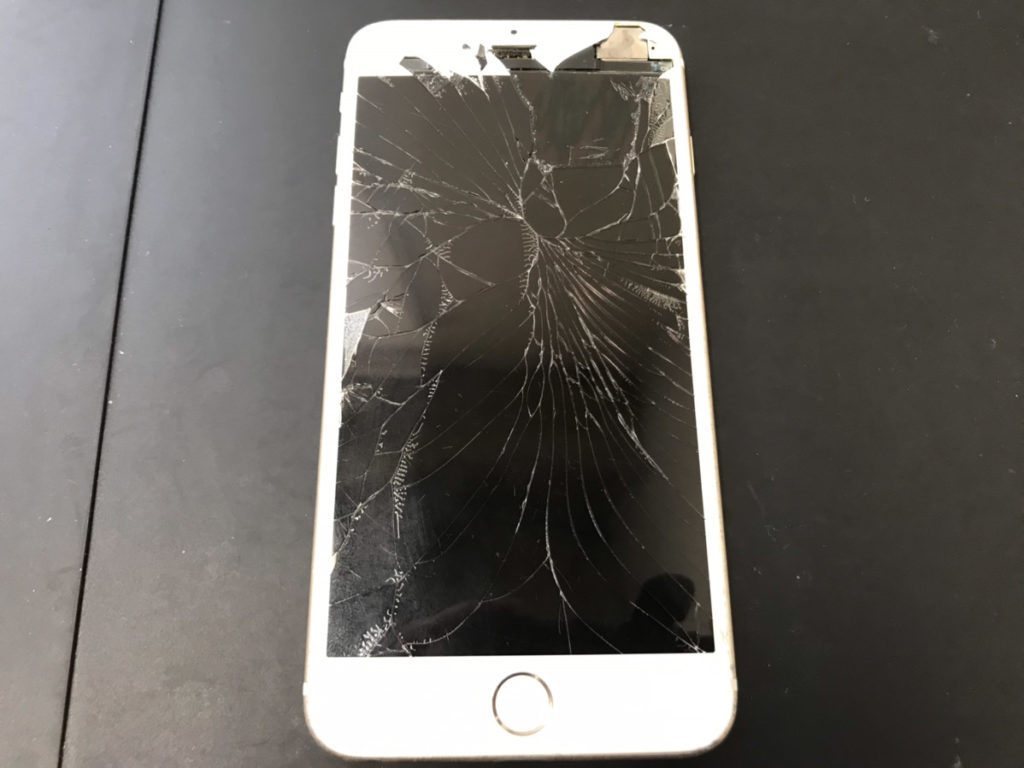 Iphone 画面が割れたまま使っているとこうなります Iphone修理専門店 モバイル修理 Jp