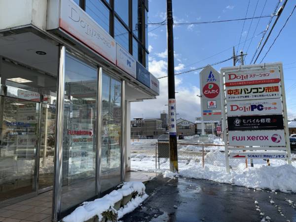 雪が積もる七尾店