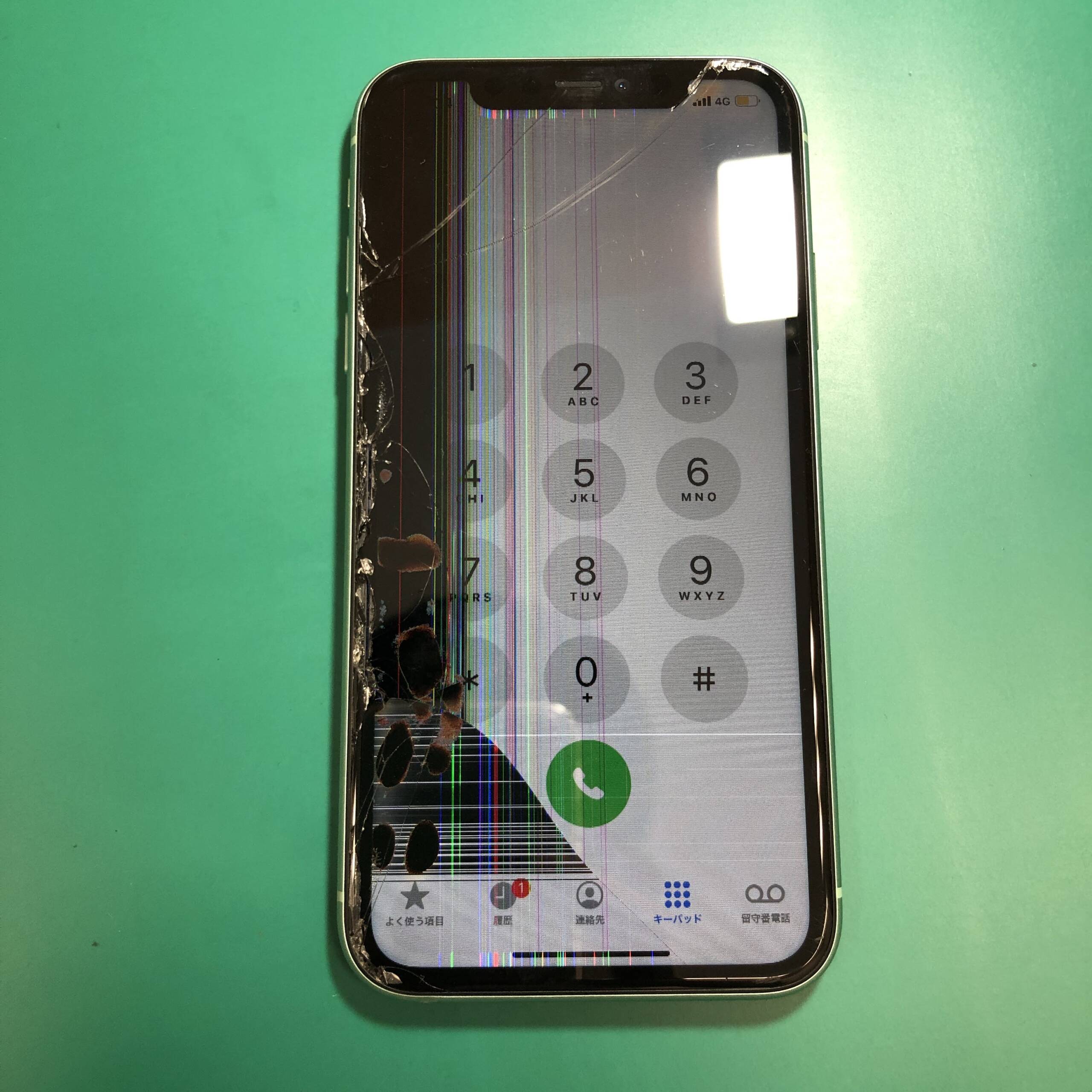 液晶まで損傷してしまったiPhone11