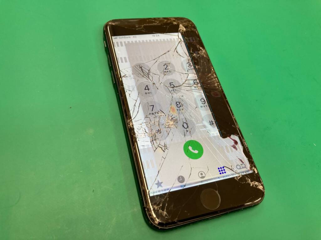 Iphone7 画面バキバキで液晶が変になっても修理可能 Iphone修理専門店 モバイル修理 Jp ニットーモール熊谷店