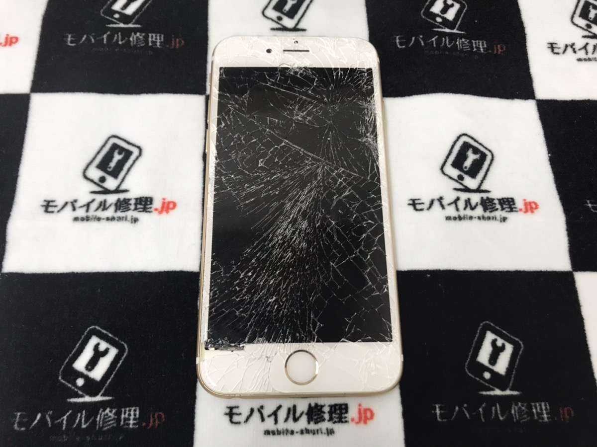 ガラスが粉々になっているiPhone6s