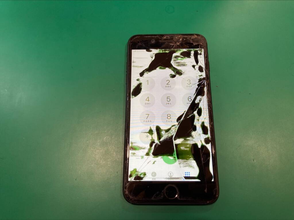 画面割れや液晶漏れは放置しないでください Iphone修理専門店 モバイル修理 Jp