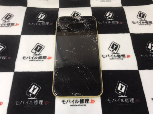「液晶漏れ」と「ゴーストタッチ」が起きているiPhone11の修理依頼