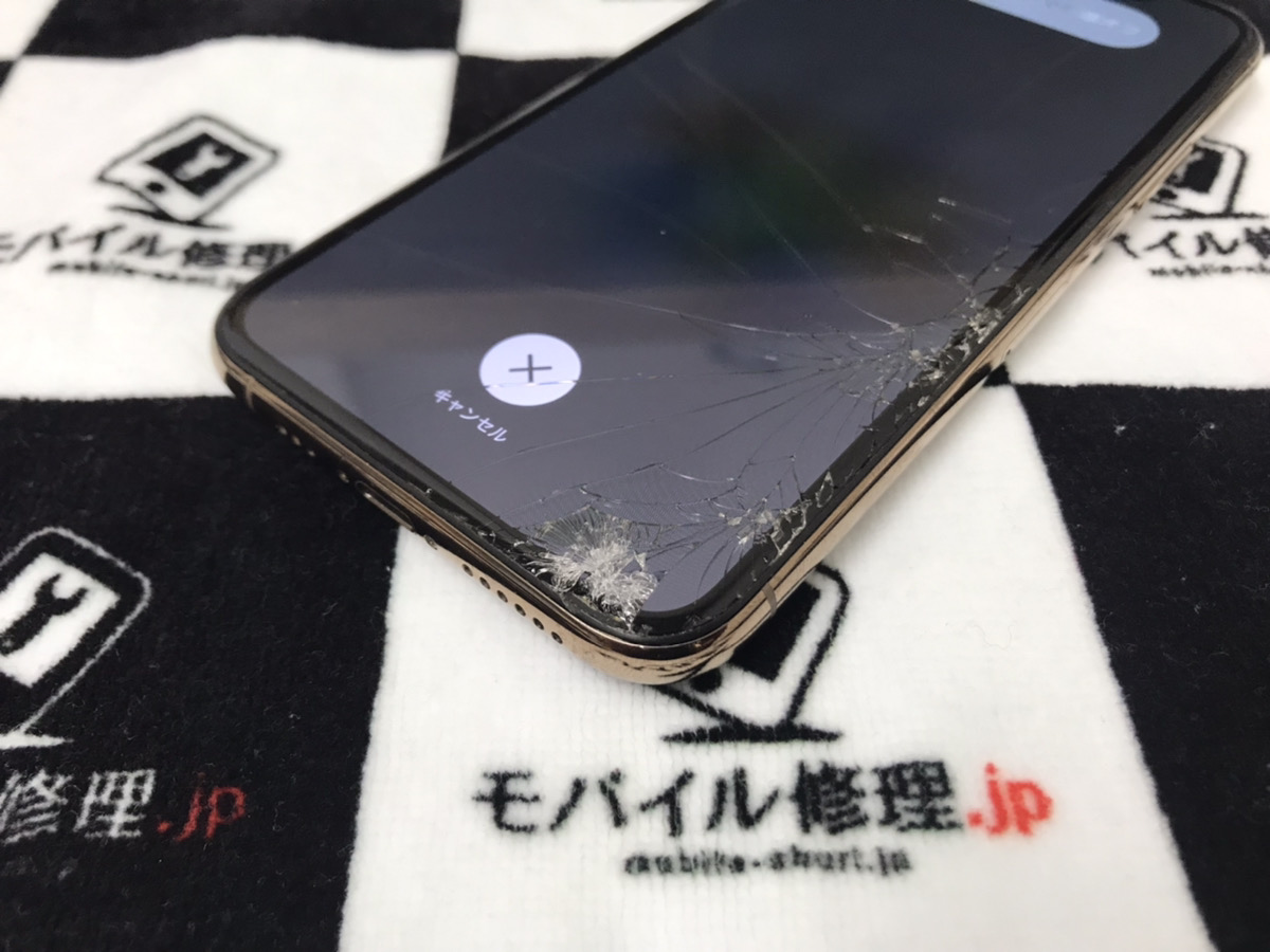 画面割れでタッチ操作ができないiPhone11Pro