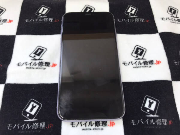 落下の衝撃によってブラックアウトしたiPhone11も即日修理