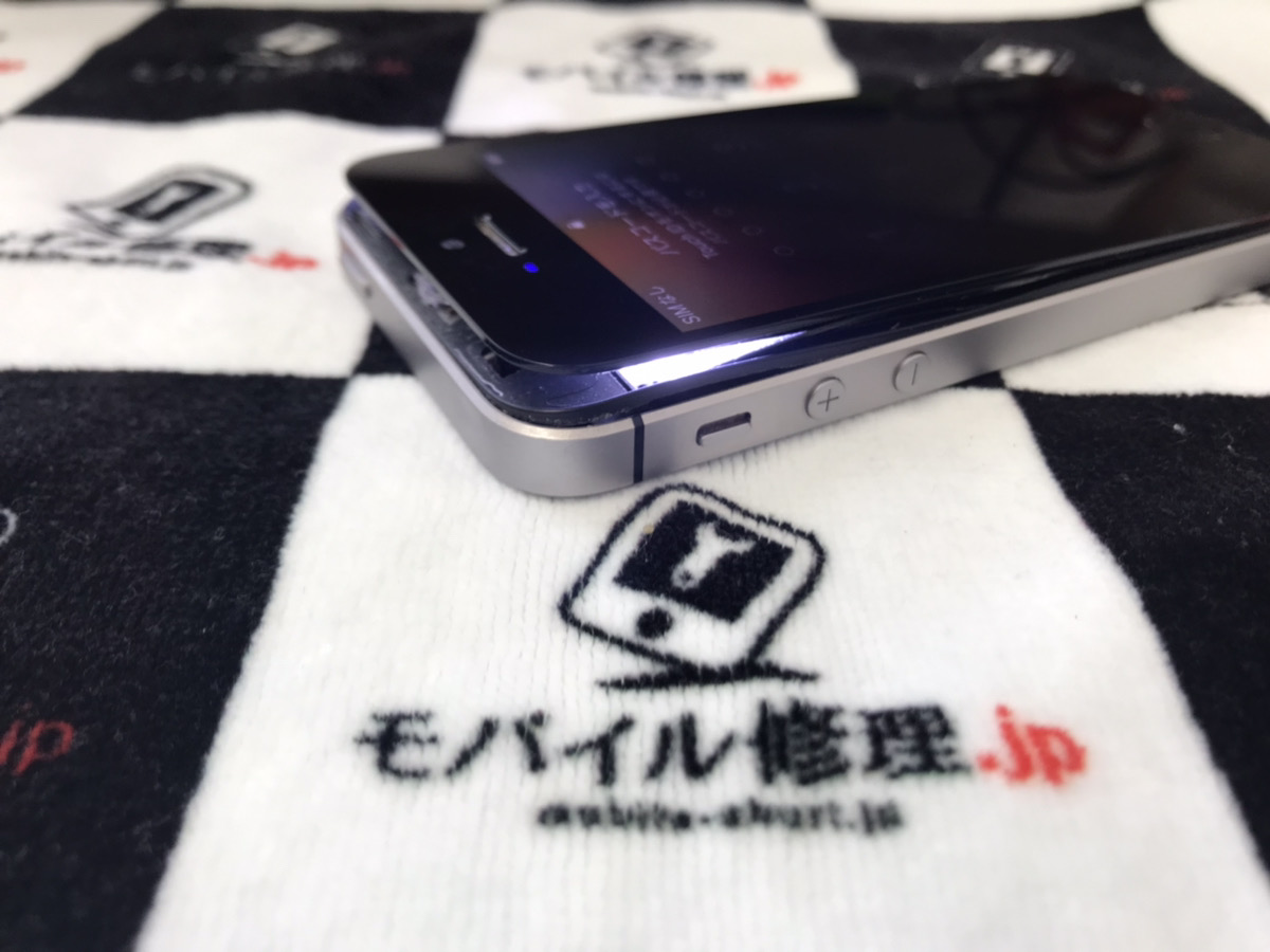 画面が浮いているiPhoneSE