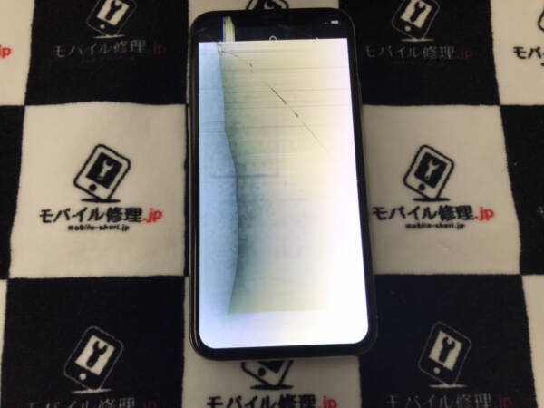 水没によって画面表示に問題が起きているiPhoneXの修理依頼