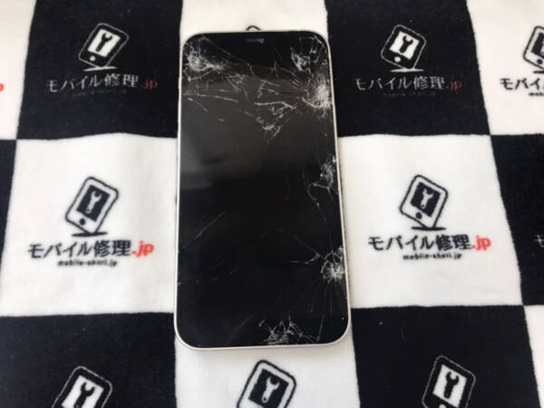 画面割れでブラックアウトしたiPhone12miniも即日で修理可能