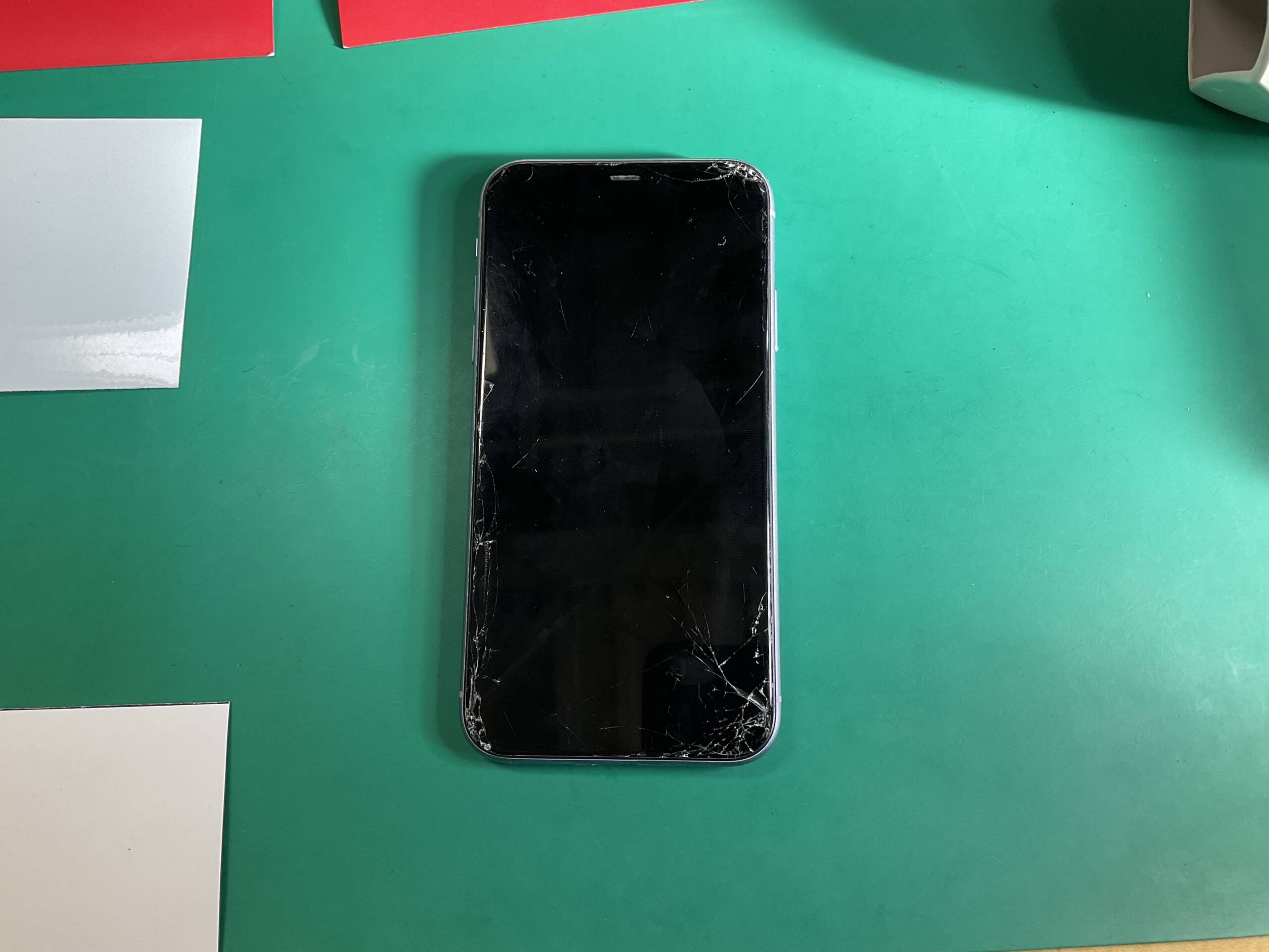 iPhone11　ガラス割れ