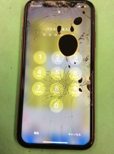 液晶漏れしているiPhone11修理