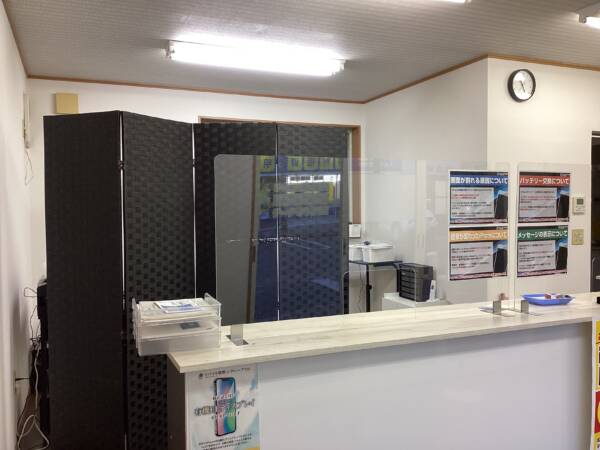 iPhone修理専門-モバイル修理.jp 越谷蒲生店 店内