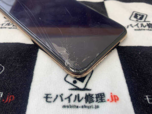 ガラス割れによって画面の操作ができなくなったiPhone11Pro