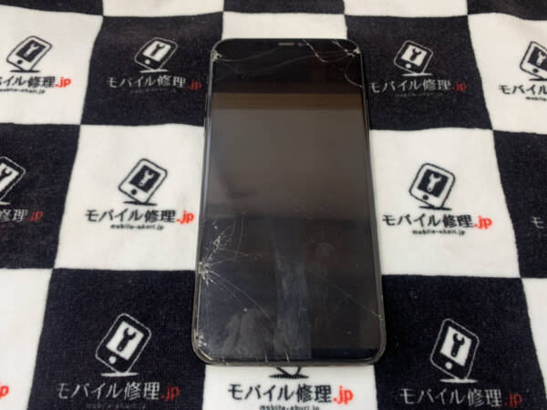 落下の衝撃でブラックアウトしたiPhone11ProMaxを最短30分で即日修理