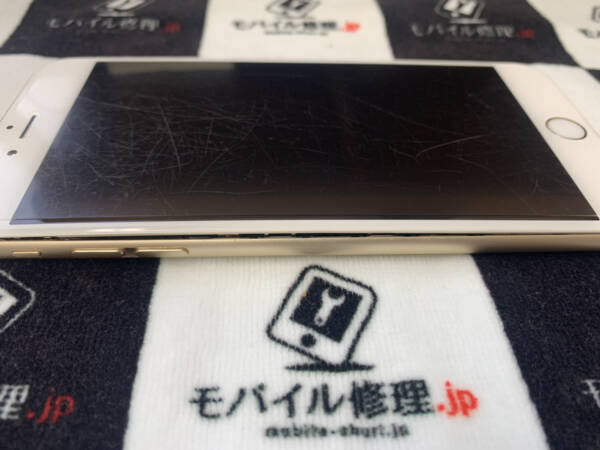 バッテリーの膨張によって画面が浮いてきたiPhone6Plusの修理依頼