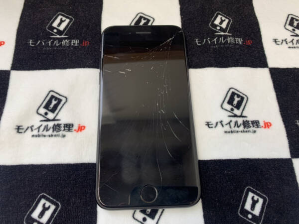 画面が真っ暗になったiPhoneSE3もモバイル修理.jp 室蘭店へ
