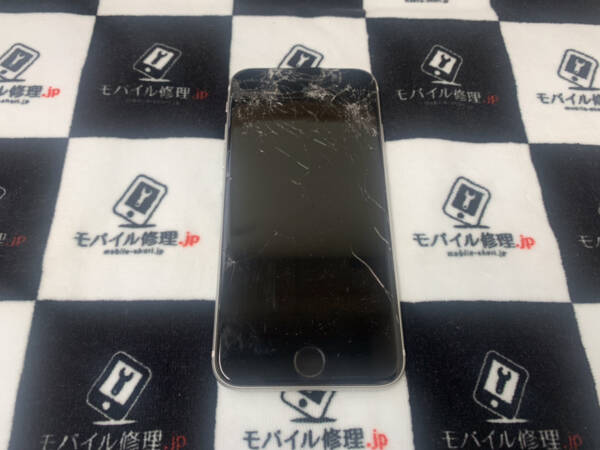 画面が真っ暗になったiPhoneSE3もモバイル修理.jp 室蘭店へ