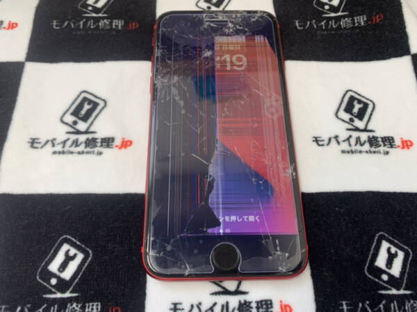 【iPhoneSE2】重度の液晶破損で画面半分が見えなくても修理可能です