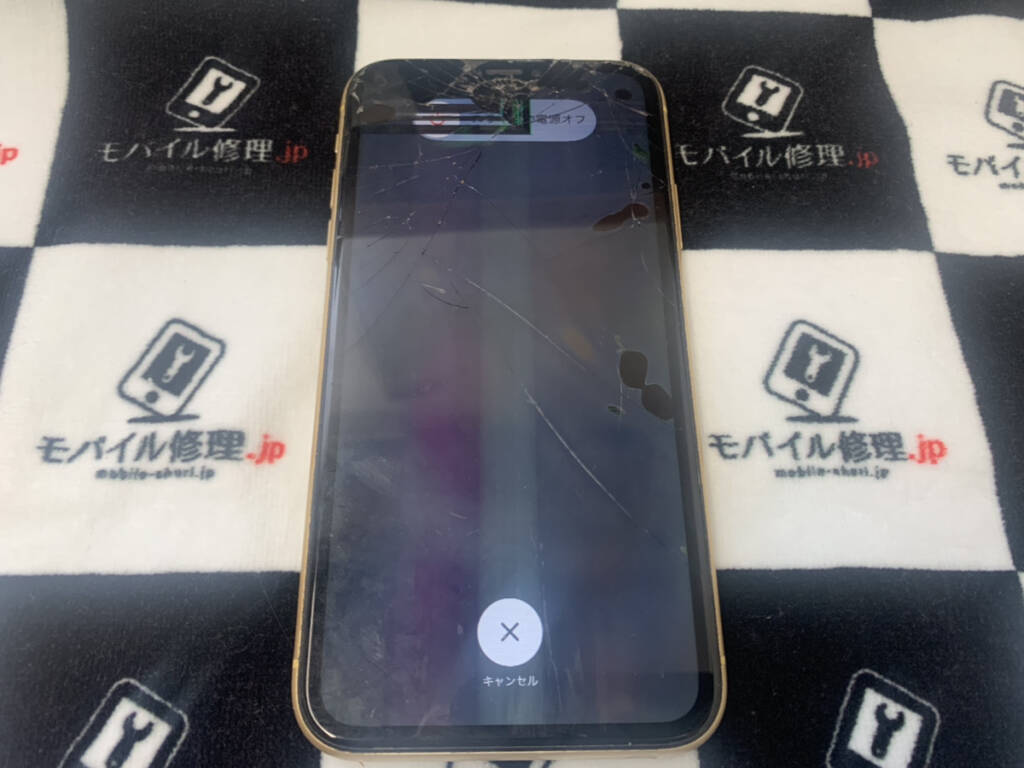 液晶が壊れているiPhone11