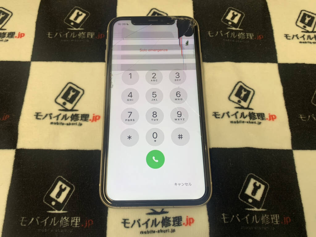 液晶が壊れているiPhone11