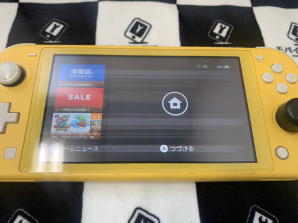 薄っすらと画面に横線が入るようになったNintendo Switch Liteの修理