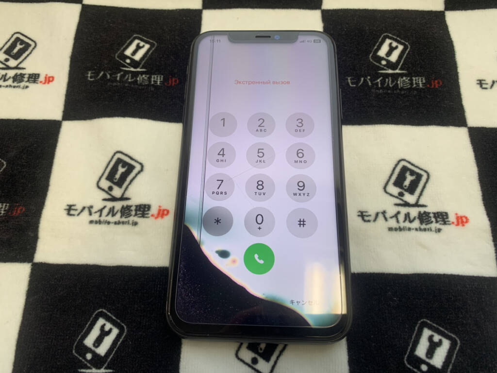 液晶が壊れているiPhone11