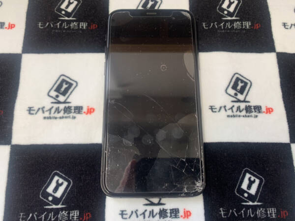 画面割れで下半分のタッチ操作ができなくなったiPhone11Proの修理依頼