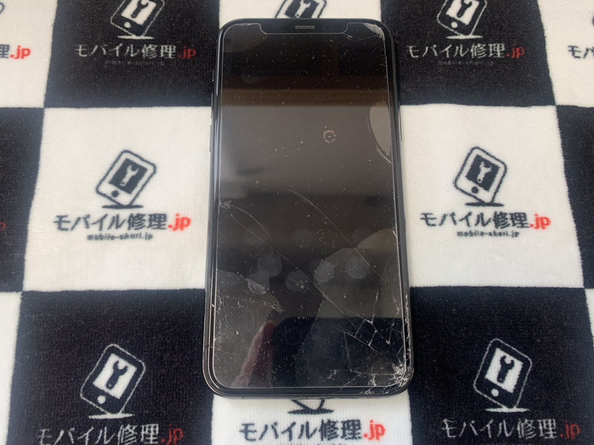 画面が割れているiPhone11Pro