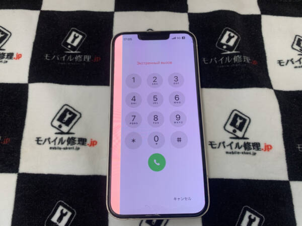 液晶の左側が真っ白に光るようになったiPhone13の画面交換修理