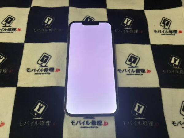 気付いたら画面が真っ白になっていたiPhone13Proの復旧修理依頼