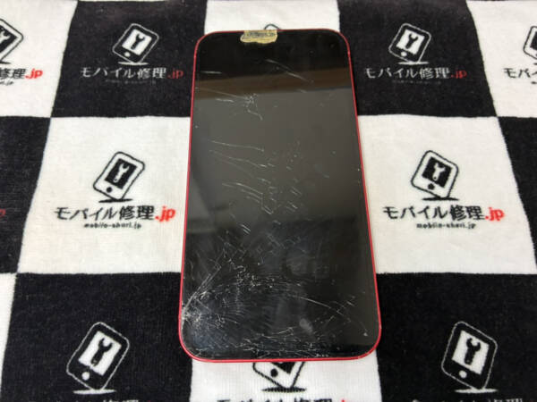 画面割れによって液晶がブラックアウトしたiPhone13も即日修理