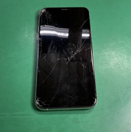 修理実績：iPhoneXSの画面割れ交換