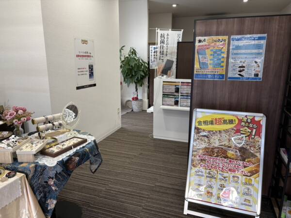 　iPhone修理専門-モバイル修理.jp 八尾店 店内