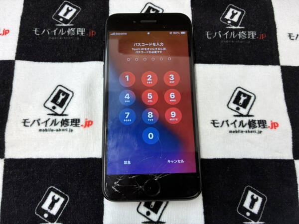 画面割れでタッチ操作が全くできないiPhoneSE3の修理依頼