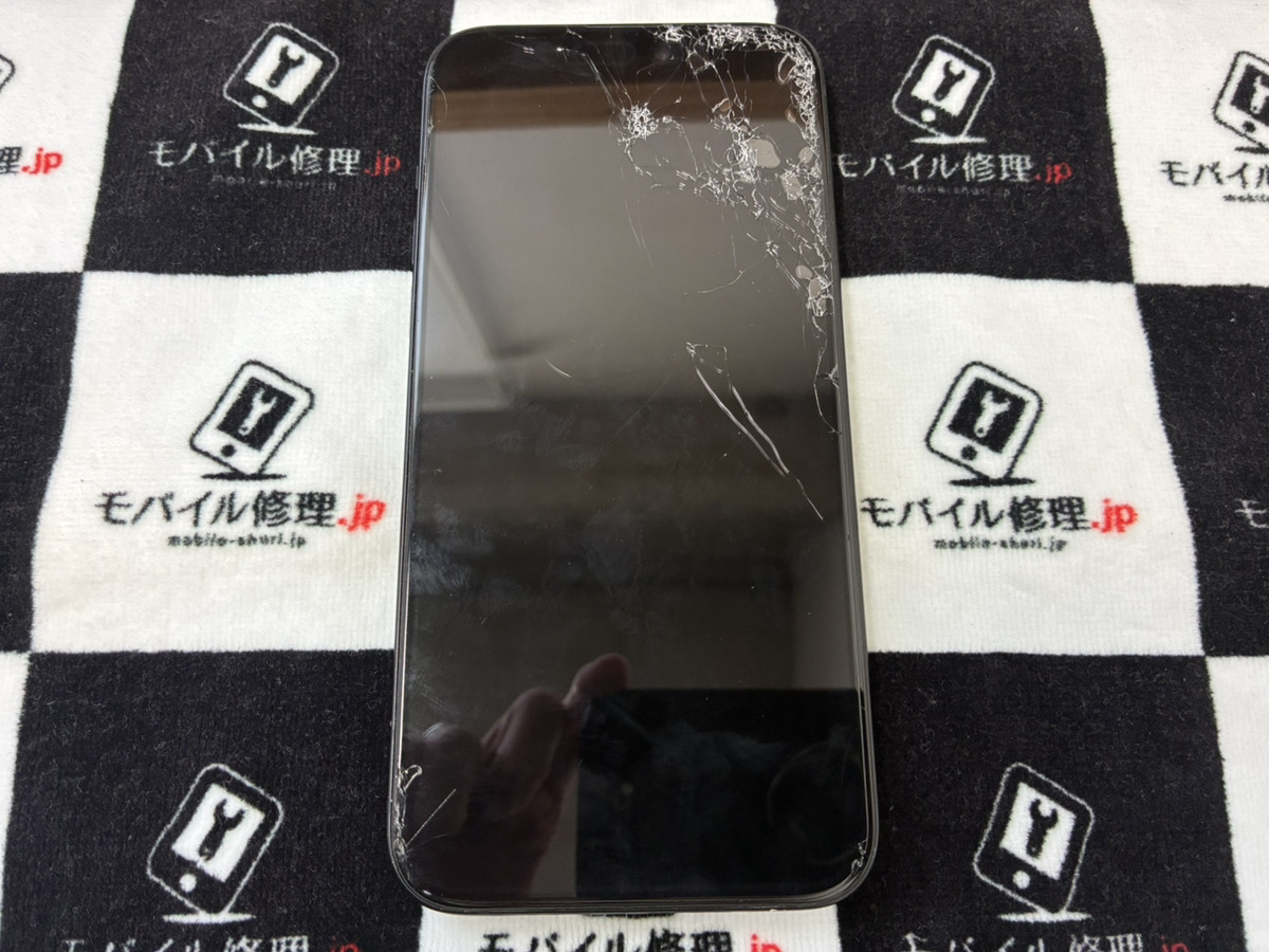 画面が割れているiPhone15Plus