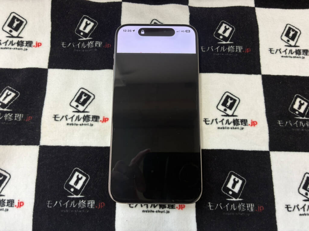 画面が黒くなっているiPhone15ProMax