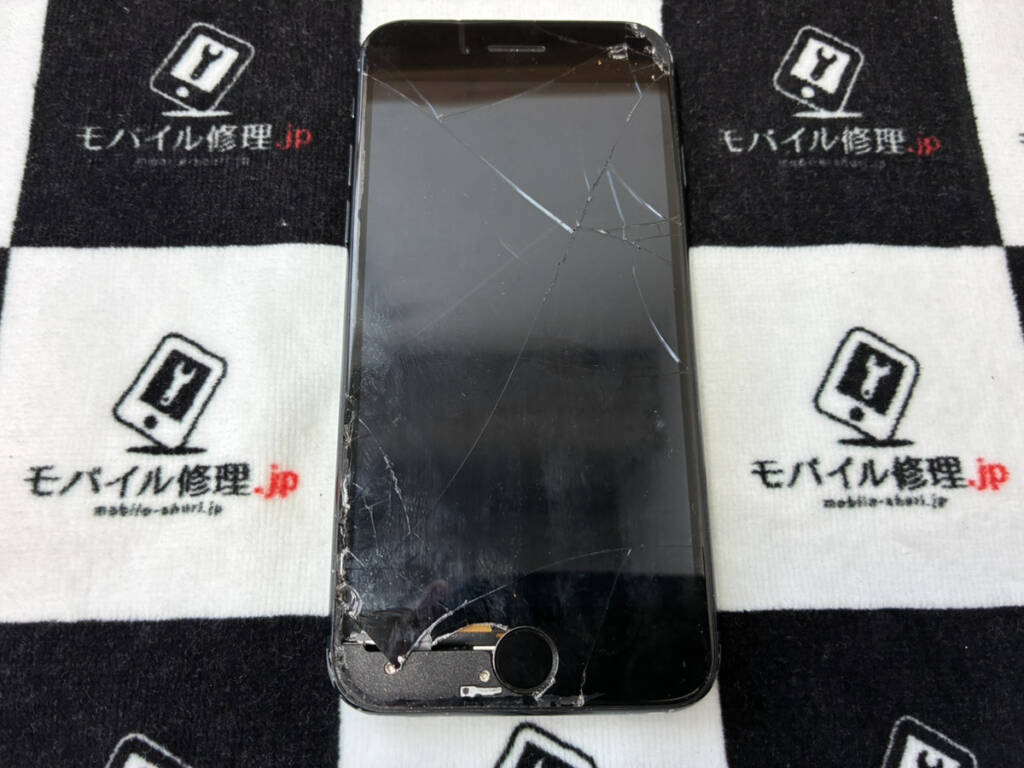 画面が割れているiPhoneSE3