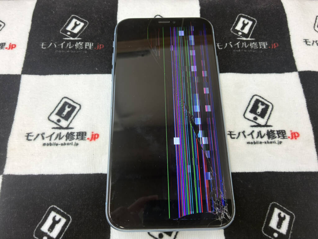 液晶が壊れているiPhone11