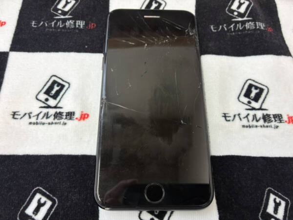 画面割れで真っ暗になってしまったiPhoneSE3も即日修理します