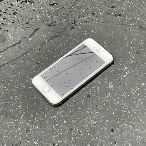 防水スマホだから安心？いいえ、そんなことはありません。