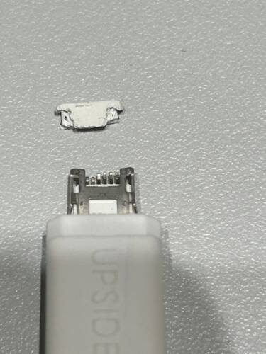 充電ケーブルの先端が折れて取れなくなった