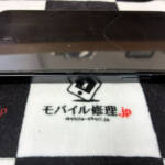 画面が浮いているiPhone12