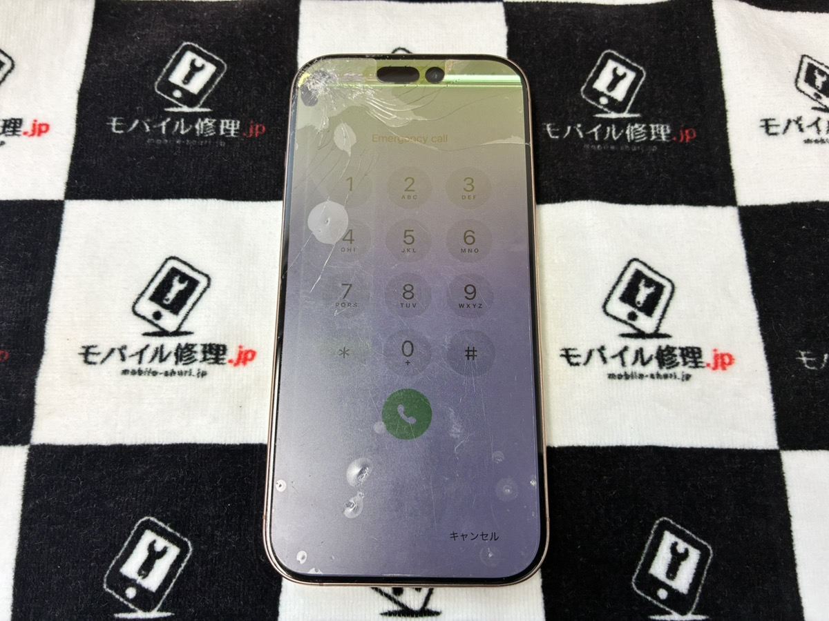 画面が割れているiPhone16Pro