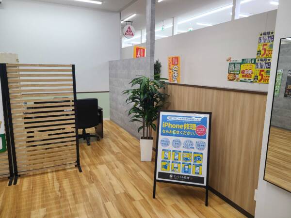 iPhone修理専門-モバイル修理.jp ベイシア上尾平塚店 店内