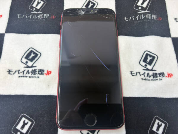 画面上部のガラスが粉々に割れたiPhoneSE第2世代の修理依頼